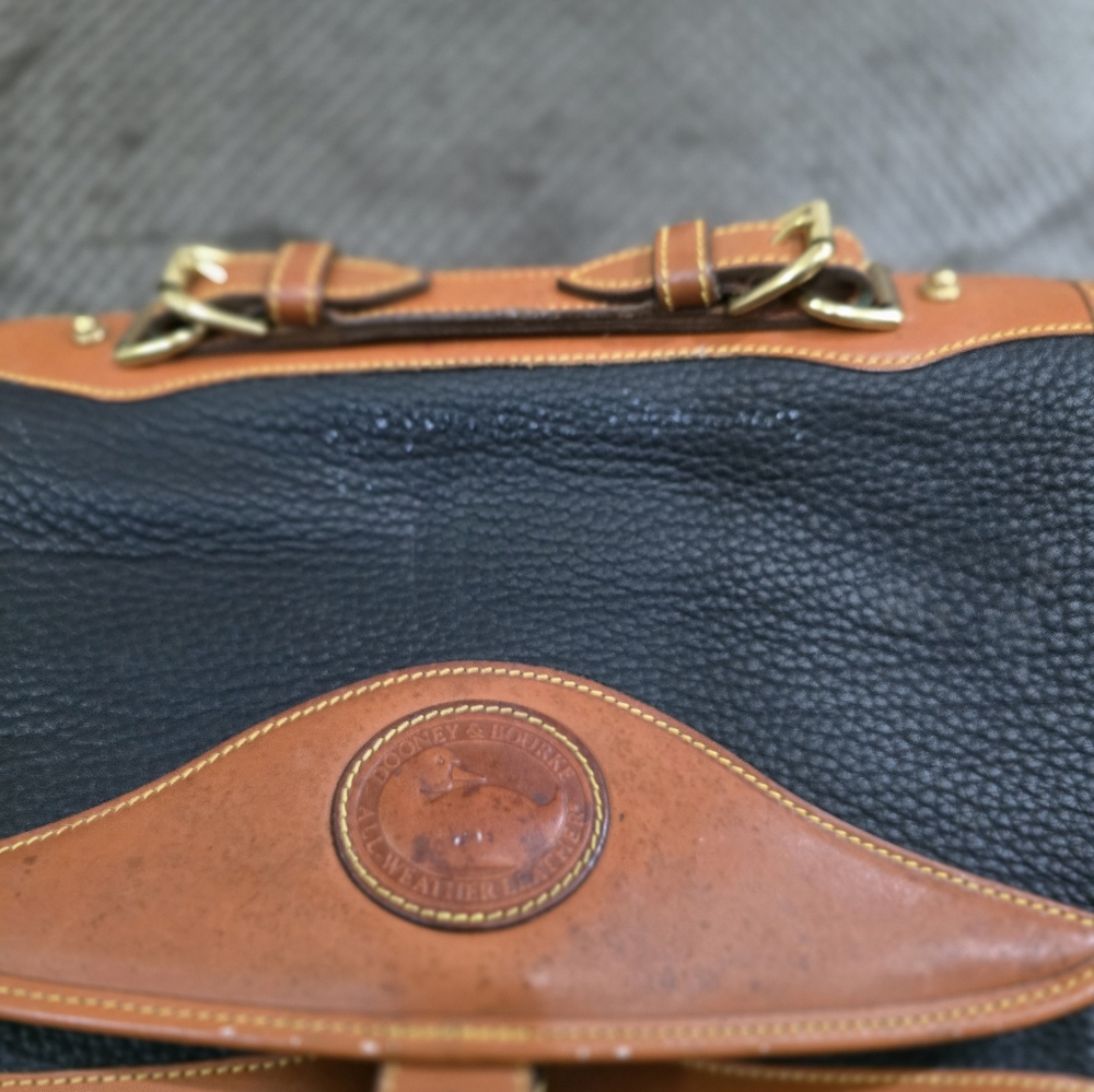 Dooney And Bourke Vintage Letter Carrier Crossbody All Weather Leather - Picture 3 of 5